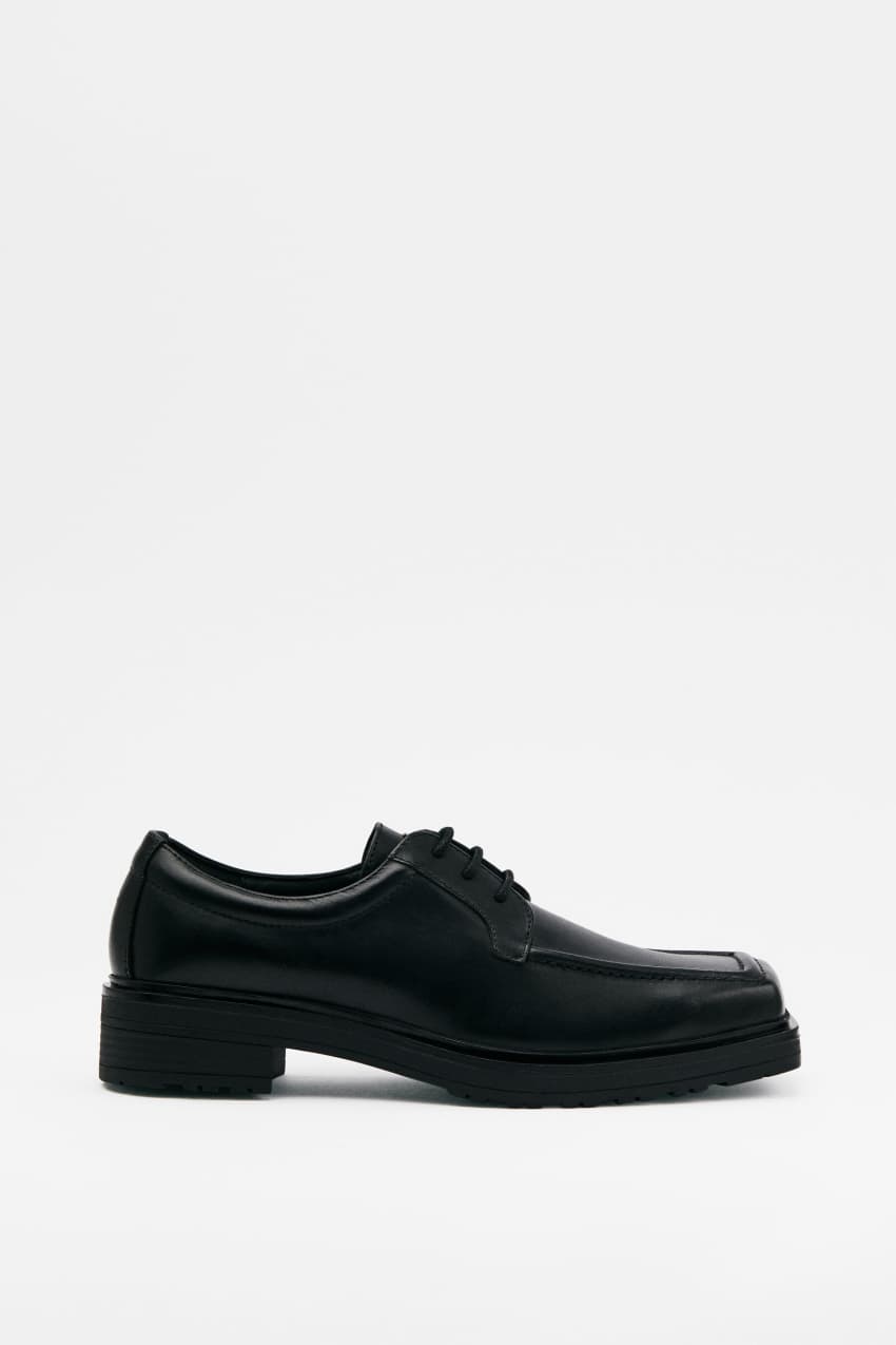 LACE-UP SHOES