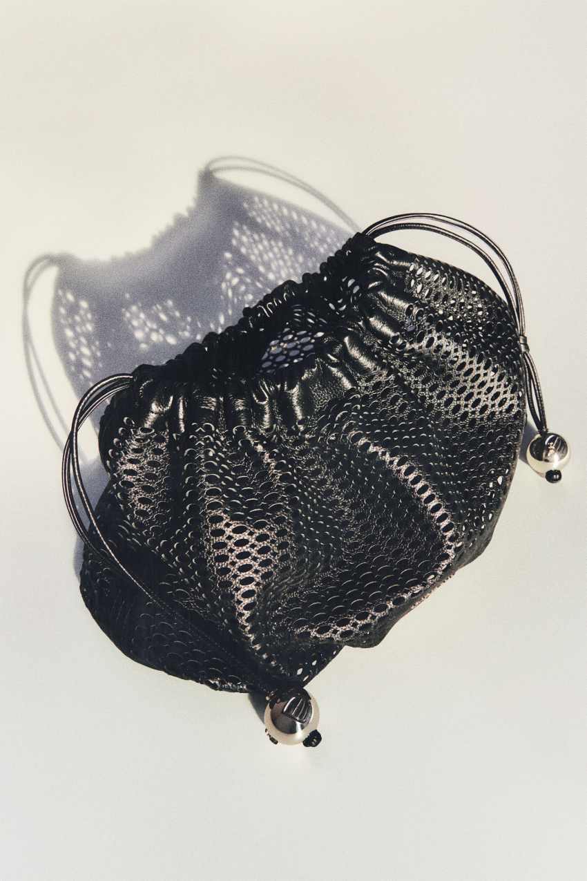 Bubble Clutch grande in pelle traforata