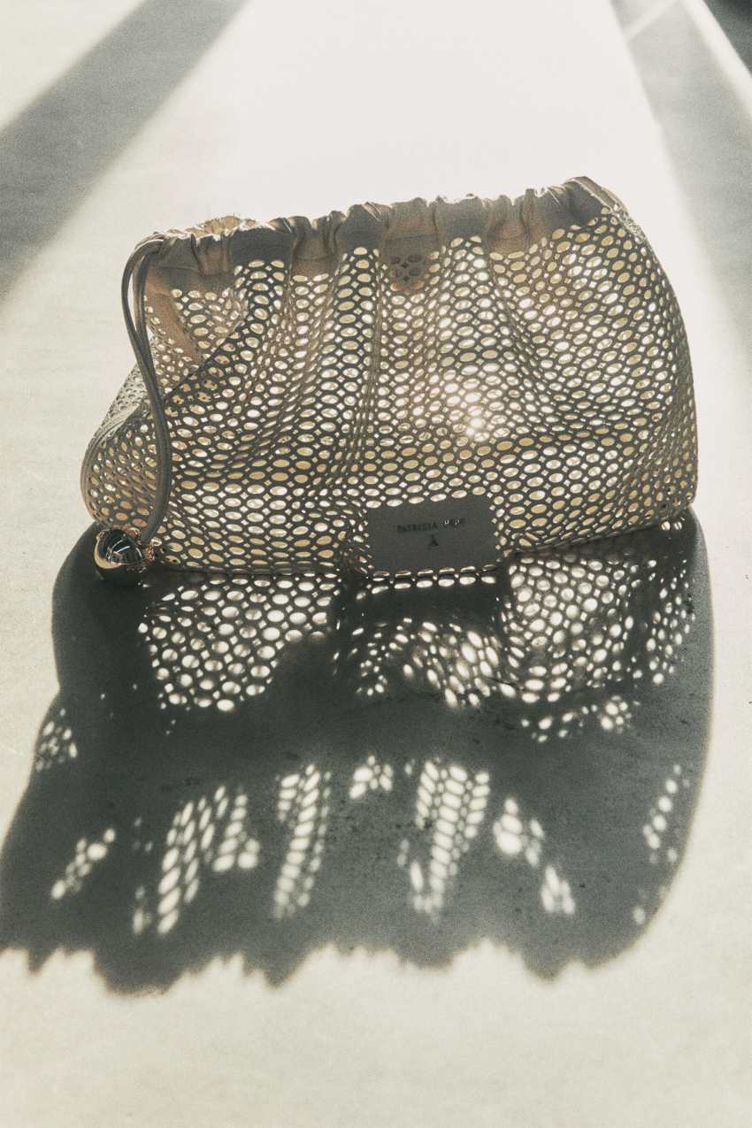 Bubble Clutch grande in pelle traforata