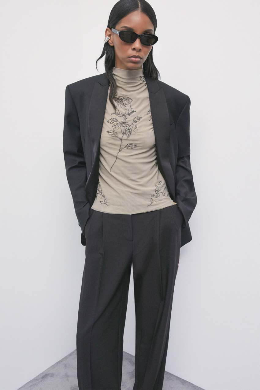 Top in tulle ricamato a mano