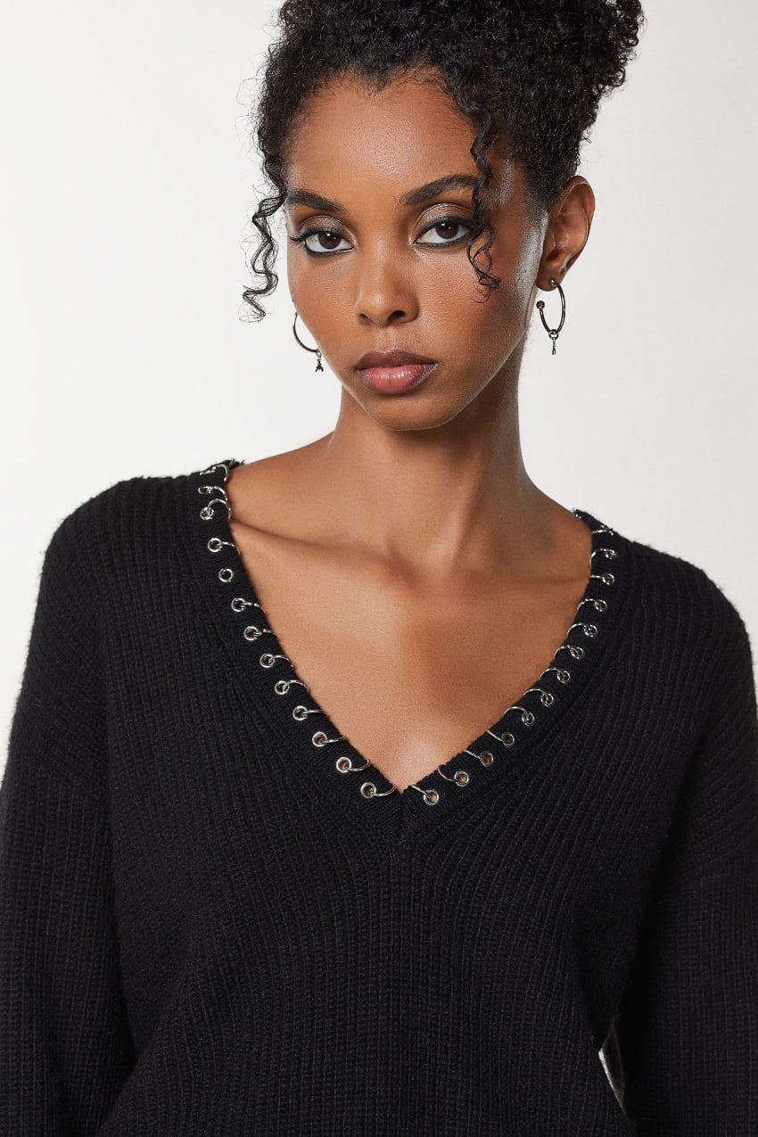 Thin black v neck sweater hotsell