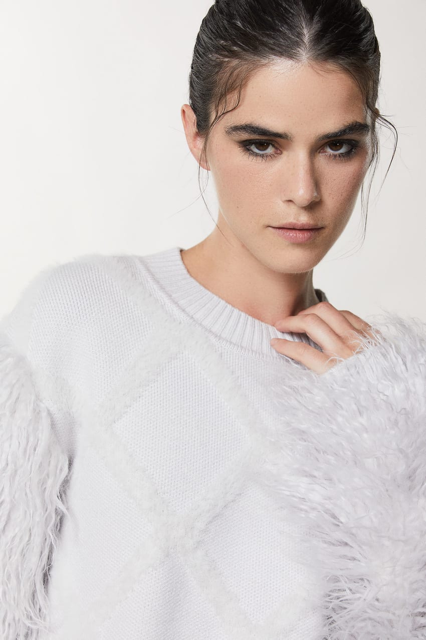 Jumper with top fluffy arms