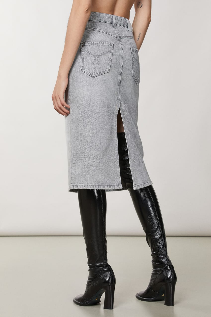 Summer denim skirt outfit | Spring denim skirt outfit, Denim skirt outfits,  Winter skirt outfit