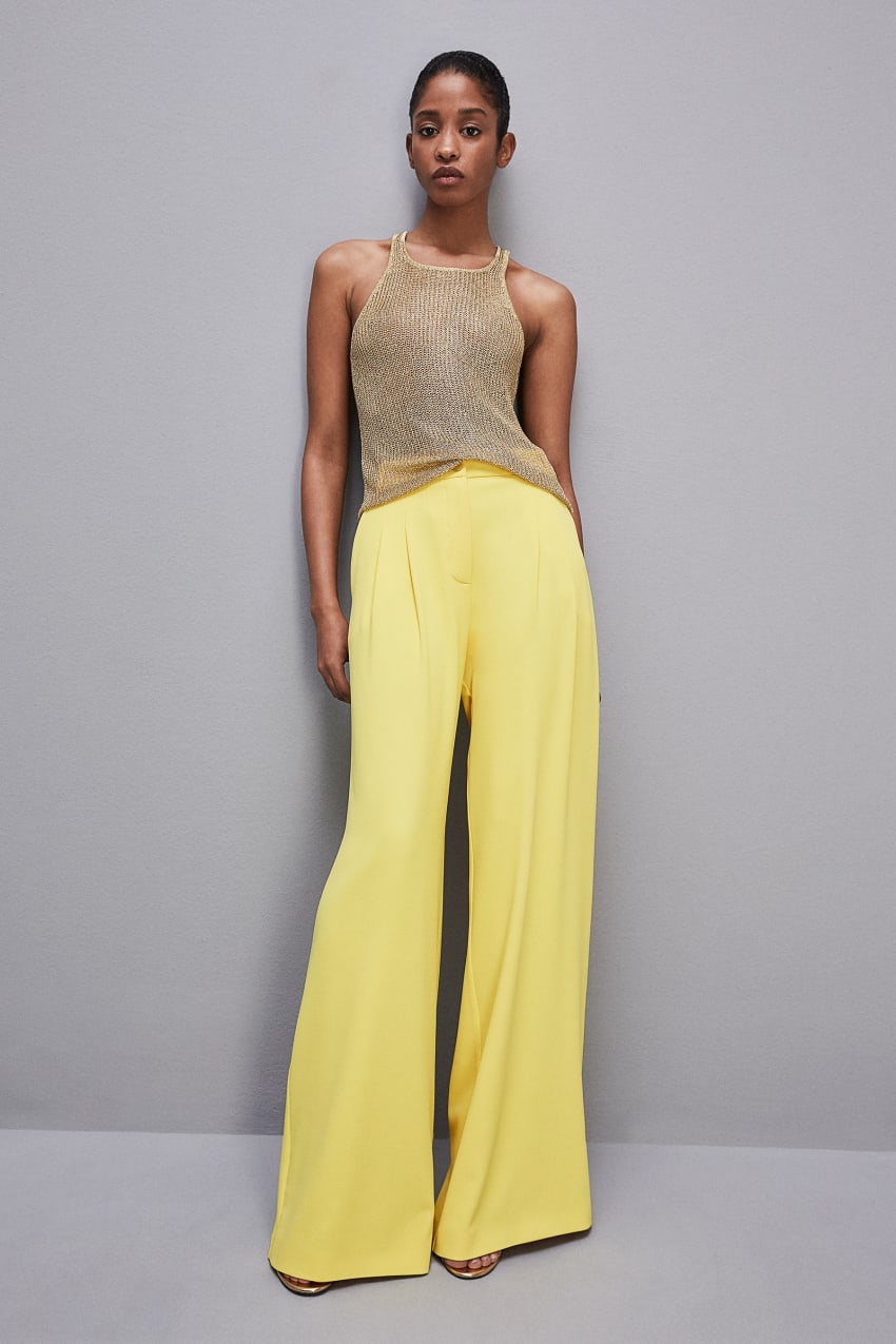 Mesh top with metal effect