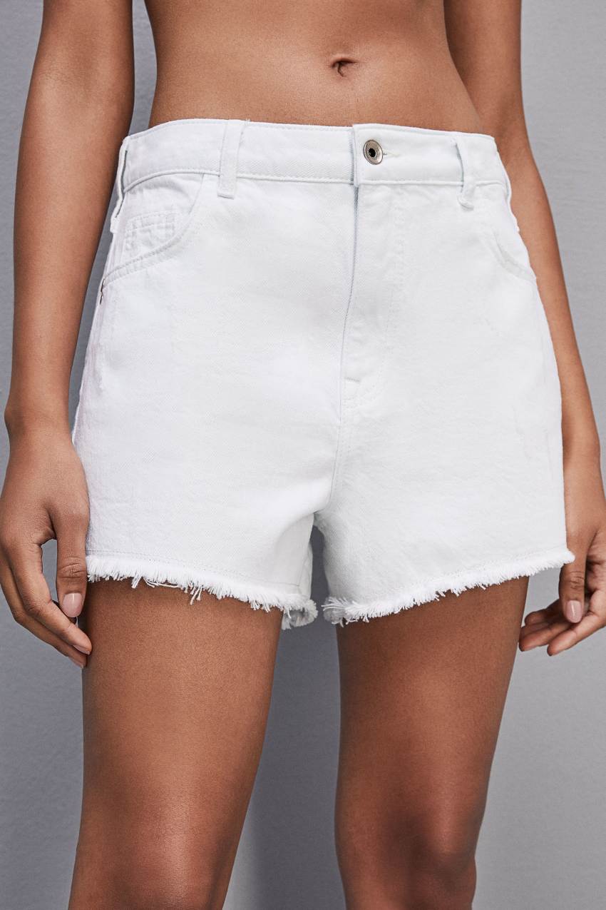 Pantalones blancos cortos 2025