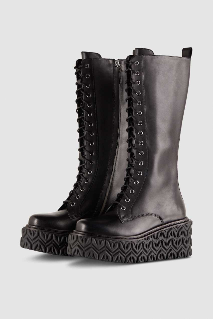 Trendy black boots online