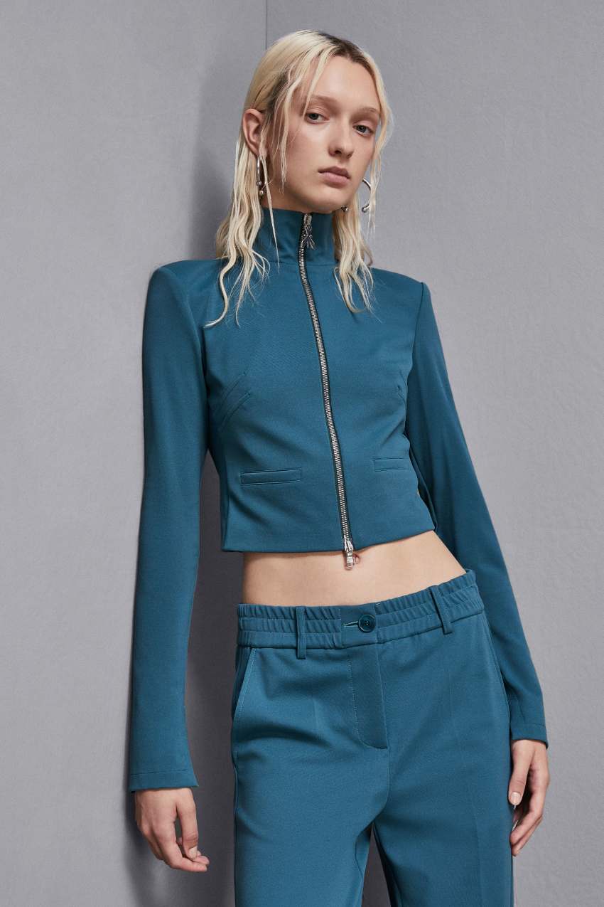 Giacca cropped a collo alto