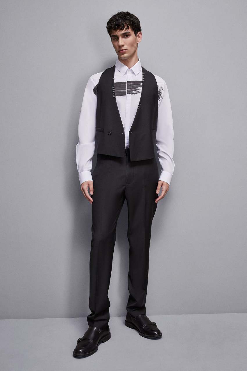 Asymmetrical vest with piercing