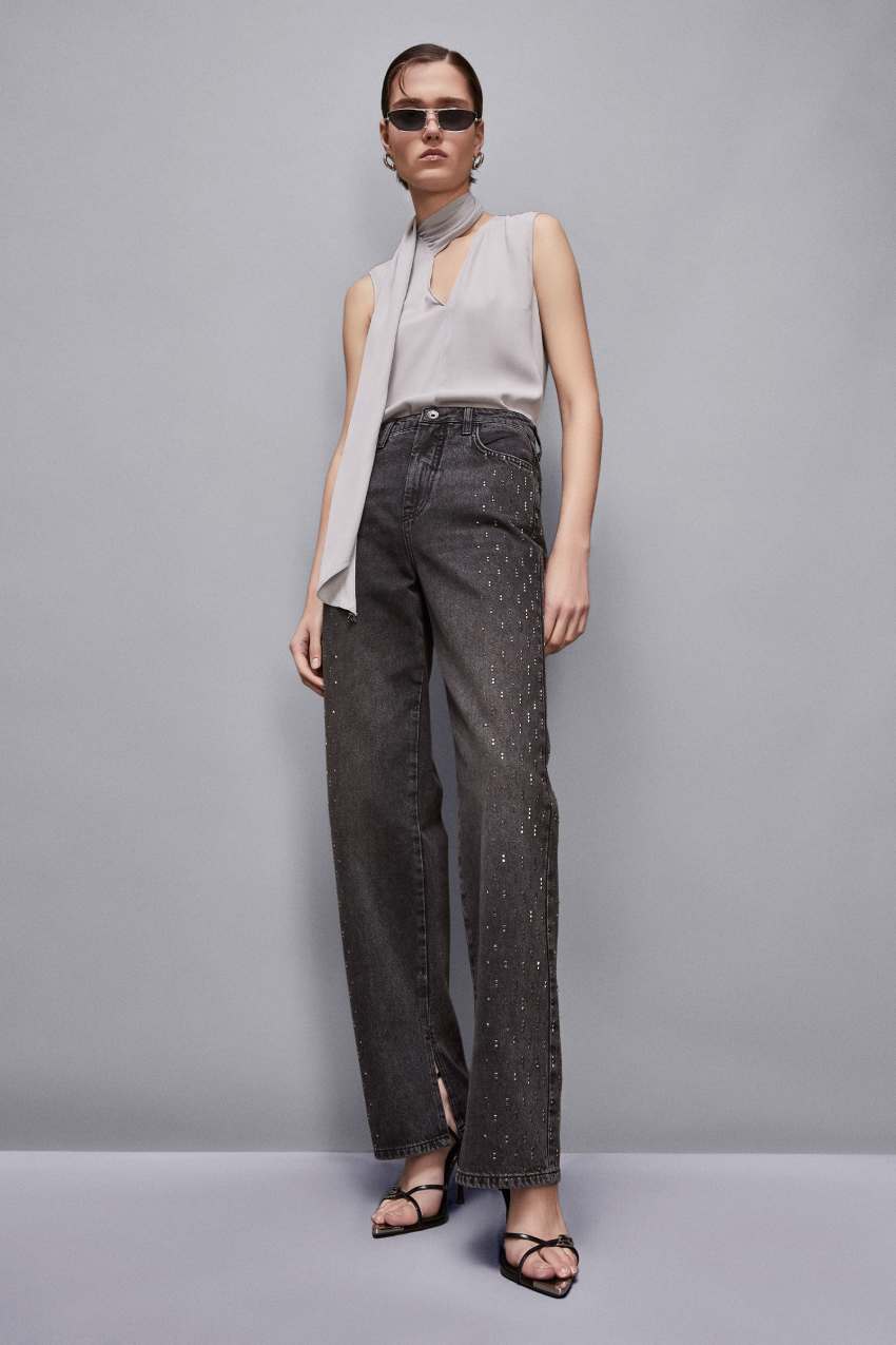 Pantaloni denim con borchie