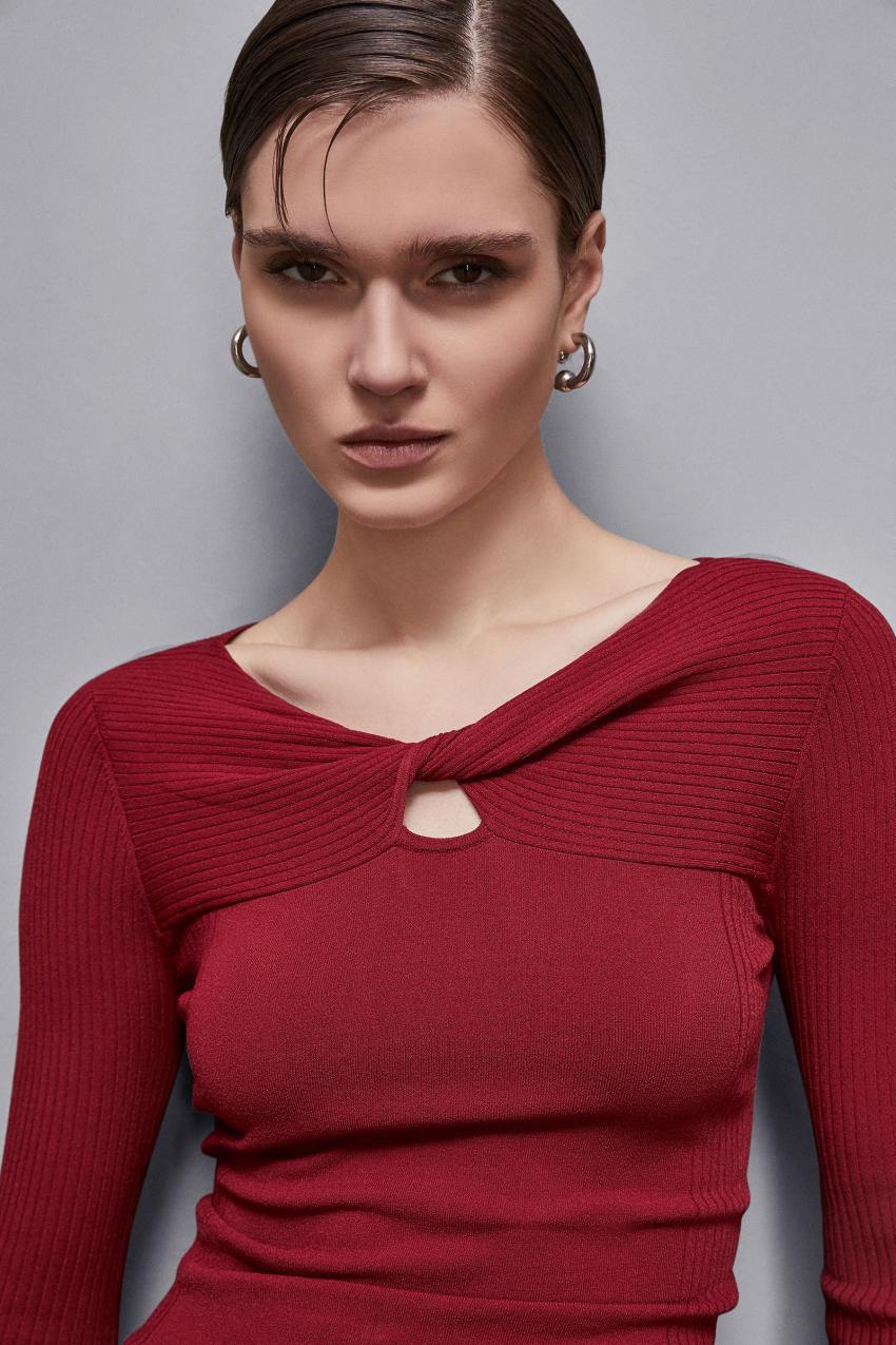 PATRIZIA PEPE 赤色のニットトップス ESSENTIAL