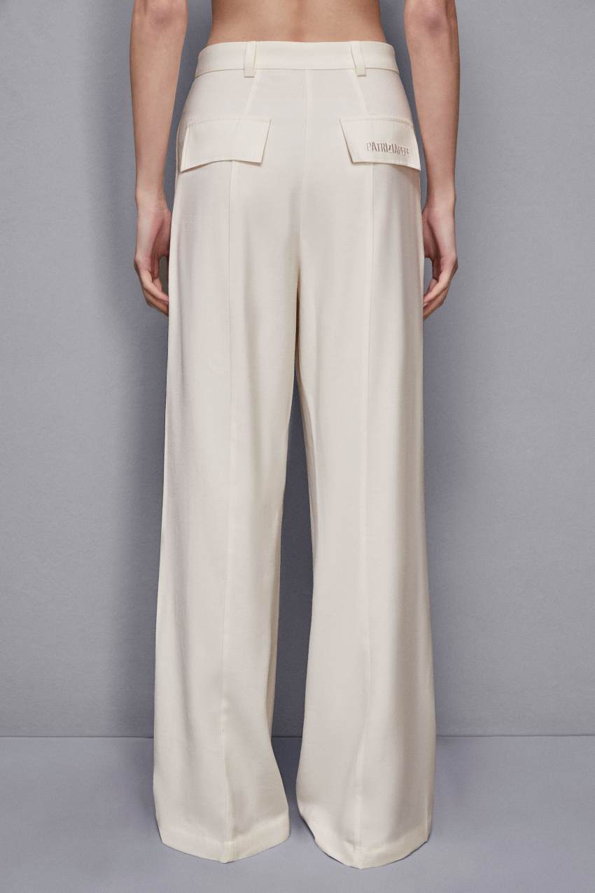 パンツ PATRIZIA PEPE Women Pants 8P0677A6F5S702 White Patrizia Pepe Trousers In White | ModeSens