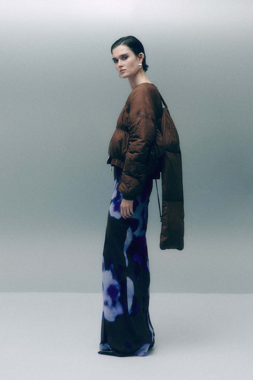 Short oversized down jacket with removable scarf