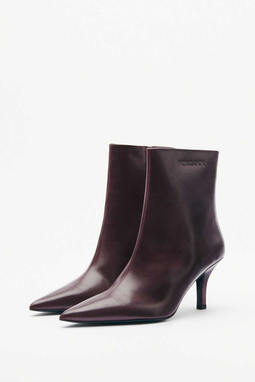 Minimal Shape ankle boots in leather | Black | Patrizia Pepe