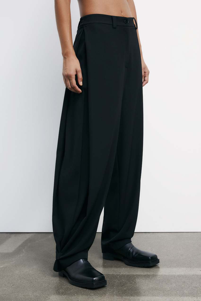 新品タグ付きPLEATS TROUSERS ブラック34 Oversized pants with pleats | Black | Patrizia Pepe