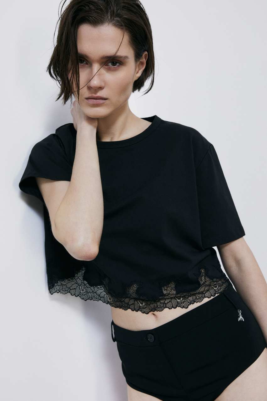 Cropped T-shirt with lace