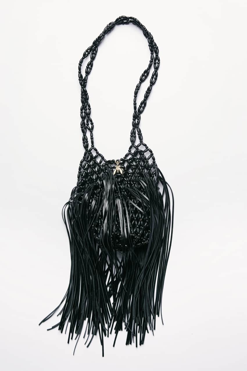 アクセサリー GARAxblackmenas SYMBOLIC FRINGE BUM FLAP Radical Summer Bag with fringes | Black | Patrizia Pepe