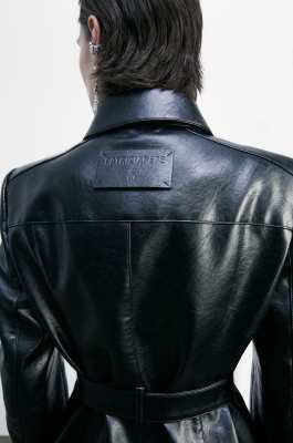Veste avec ceinture à la taille en tissu enduit, Noir, Patrizia Pepe