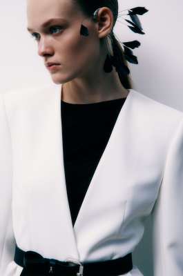 Feather ear cuff, Black/Silver, Patrizia Pepe