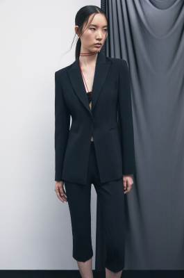 &ldquo;My SKIN Tailoring&rdquo; fitted blazer in cr&ecirc;pe, Black, Patrizia Pepe