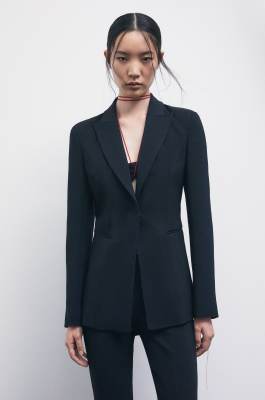 &ldquo;My SKIN Tailoring&rdquo; fitted blazer in cr&ecirc;pe, Black, Patrizia Pepe