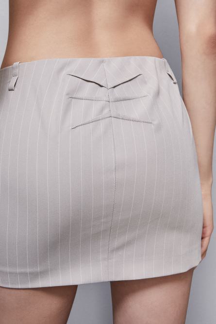 Minifalda de raya diplomática de talle bajo, Gris