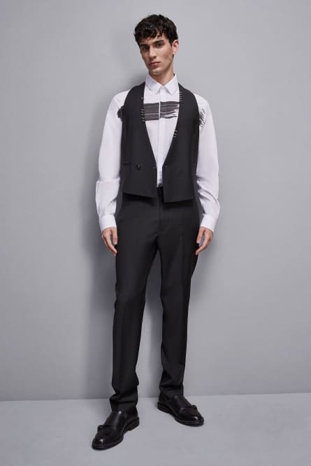 Asymmetrical vest with piercing
