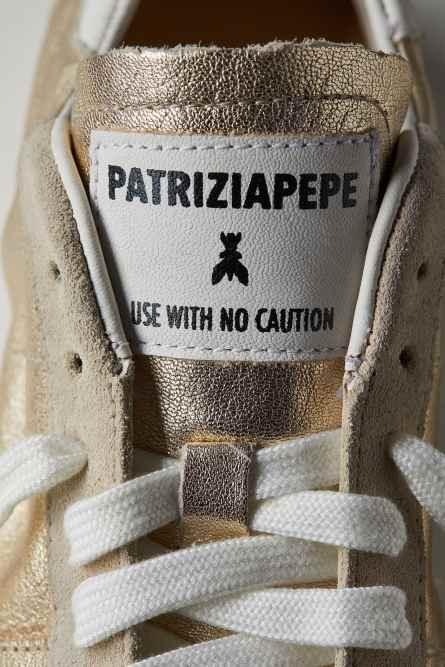 SKIN Sneaker &apos;93 aus laminiertem Nappaleder, Gold, Patrizia Pepe