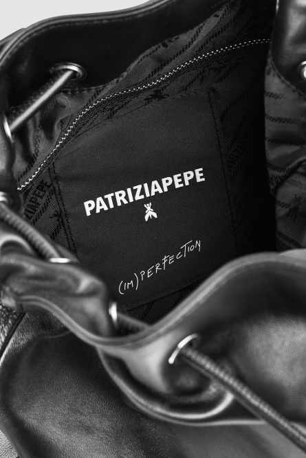 (IM)PERFECTION leather bucket bag large, Black, Patrizia Pepe
