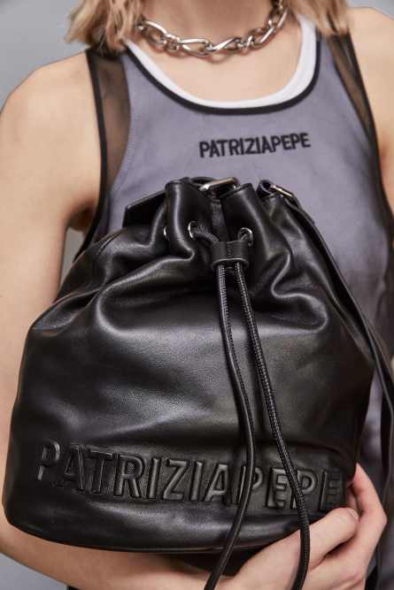 (IM)PERFECTION leather bucket bag large, Black, Patrizia Pepe