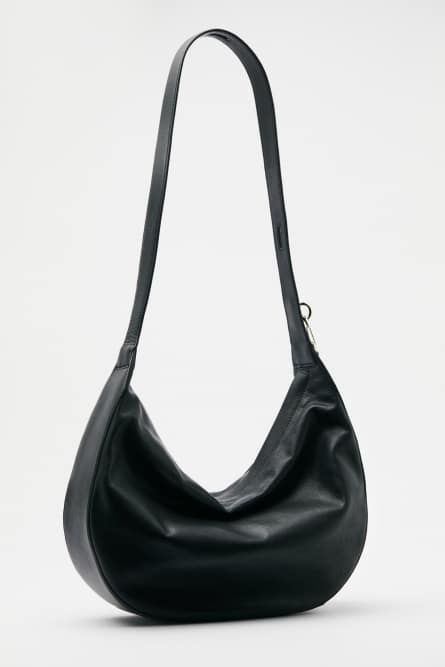 Large New Moon leather bag with shoulder strap | Black