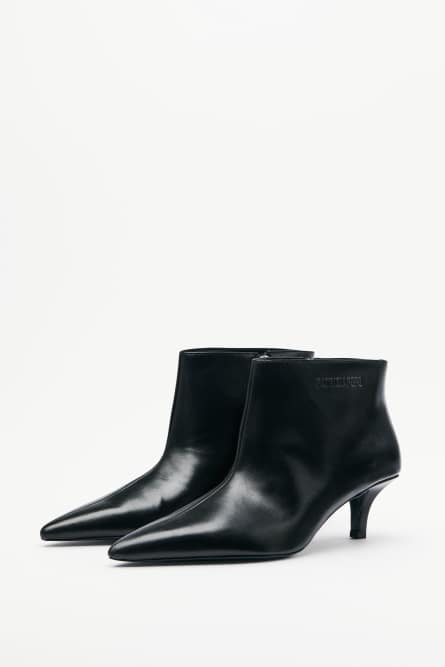 Low Minimal Shape ankle boots in leather, Black, Patrizia Pepe