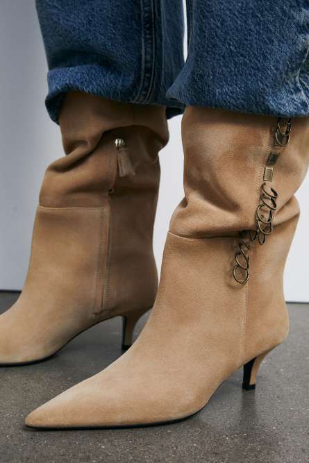 Radical Boho suede boots with piercing details | Beige