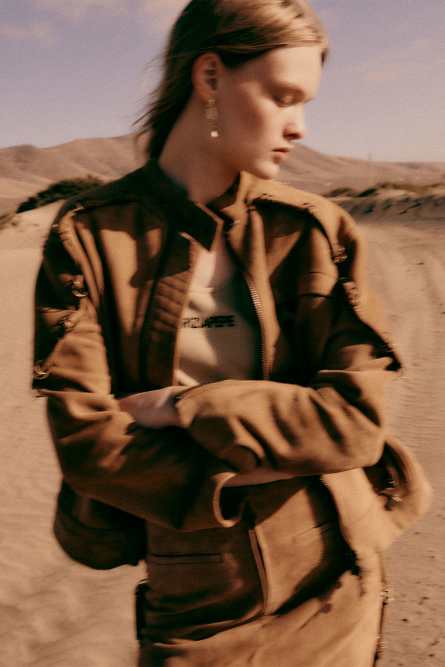 Oversized Bikerjacke aus Wildleder mit Piercings, Beige, Patrizia Pepe