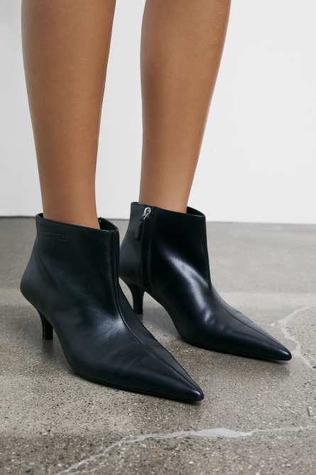 Low Minimal Shape ankle boots in leather, Black, Patrizia Pepe