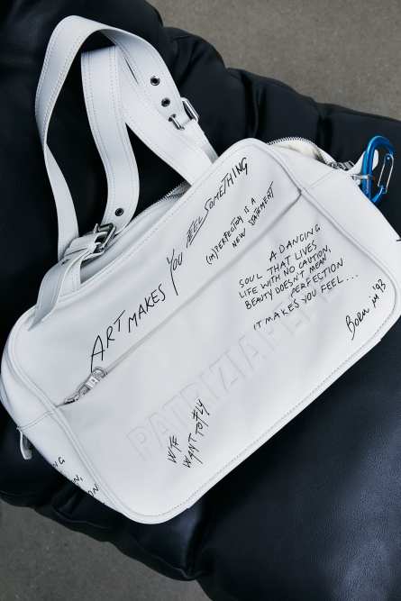 (IM)PERFECTION shopping bag in leather with calligraphic print, White, Patrizia Pepe