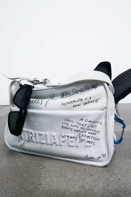 (IM)PERFECTION shopping bag in leather with calligraphic print, White, Patrizia Pepe