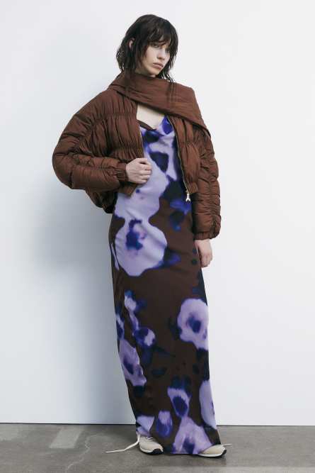 Короткий объемный пуховик со съемным шарфом, Коричневый, Patrizia Pepe