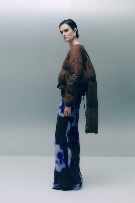 Короткий объемный пуховик со съемным шарфом, Коричневый, Patrizia Pepe