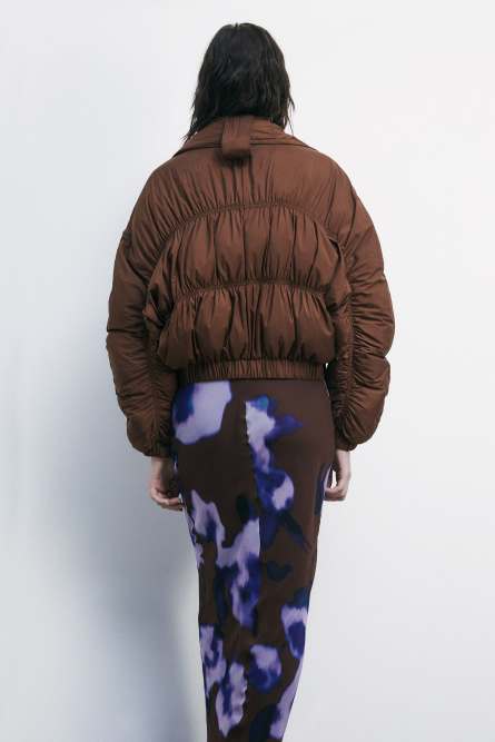 Короткий объемный пуховик со съемным шарфом, Коричневый, Patrizia Pepe