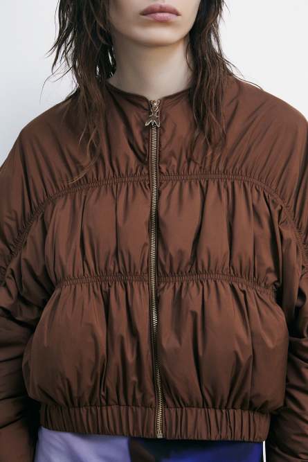 Короткий объемный пуховик со съемным шарфом, Коричневый, Patrizia Pepe