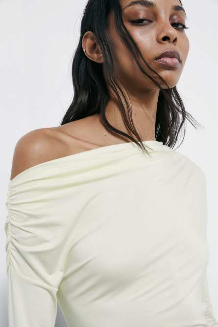 Camiseta drapeada con un solo hombro, Amarillo