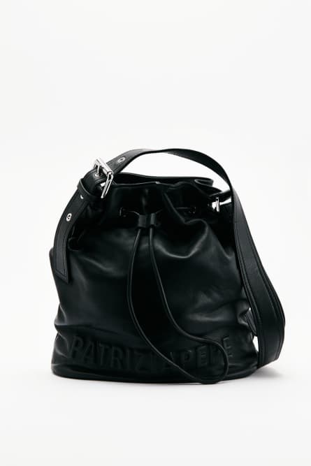 (IM)PERFECTION Leder-Bucket-Bag Medium, Schwarz, Patrizia Pepe