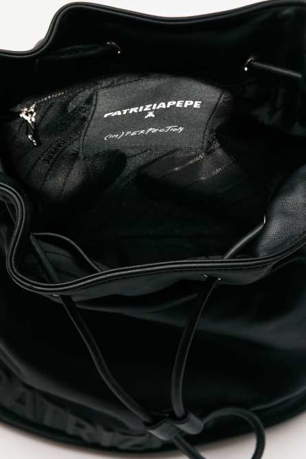 (IM)PERFECTION Leder-Bucket-Bag Medium, Schwarz, Patrizia Pepe