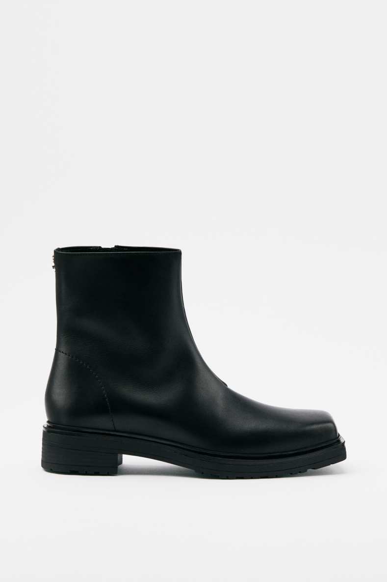 Low leather ankle boots with square toe, Black, Patrizia Pepe