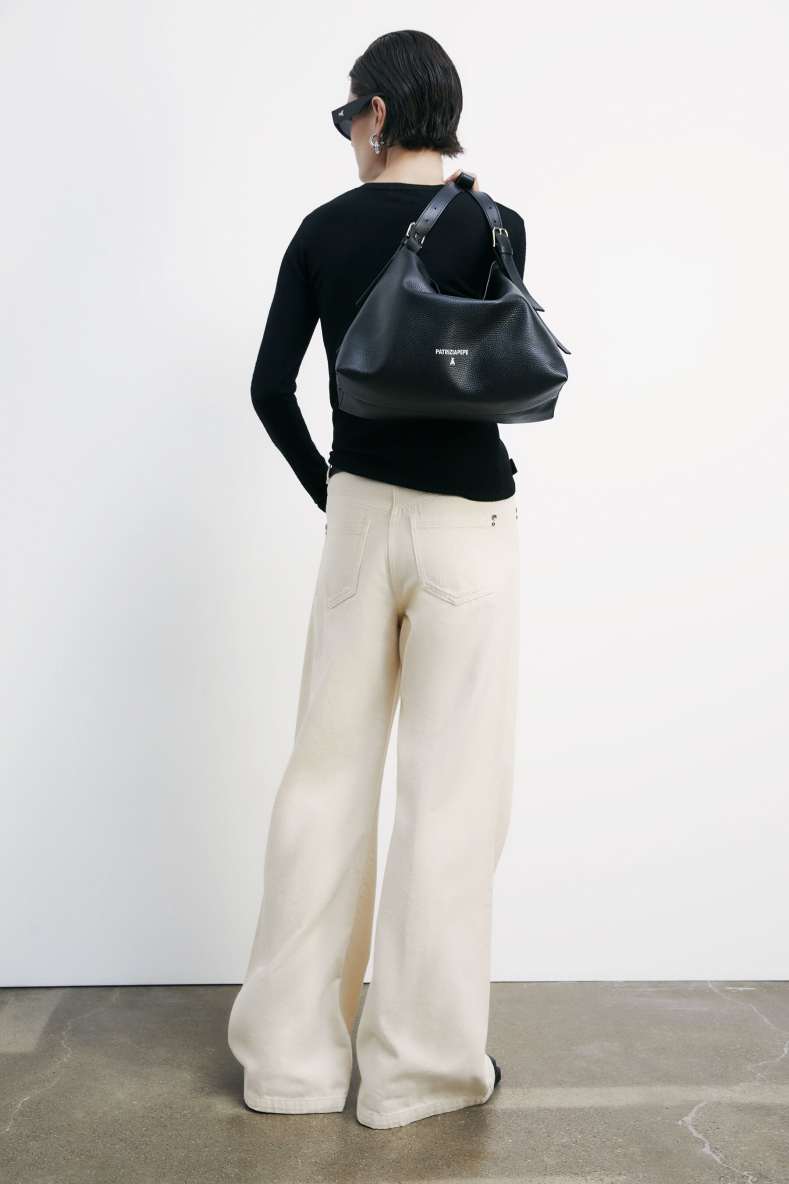 Borsa a tracolla Never Complete grande in pelle, Nero, Patrizia Pepe