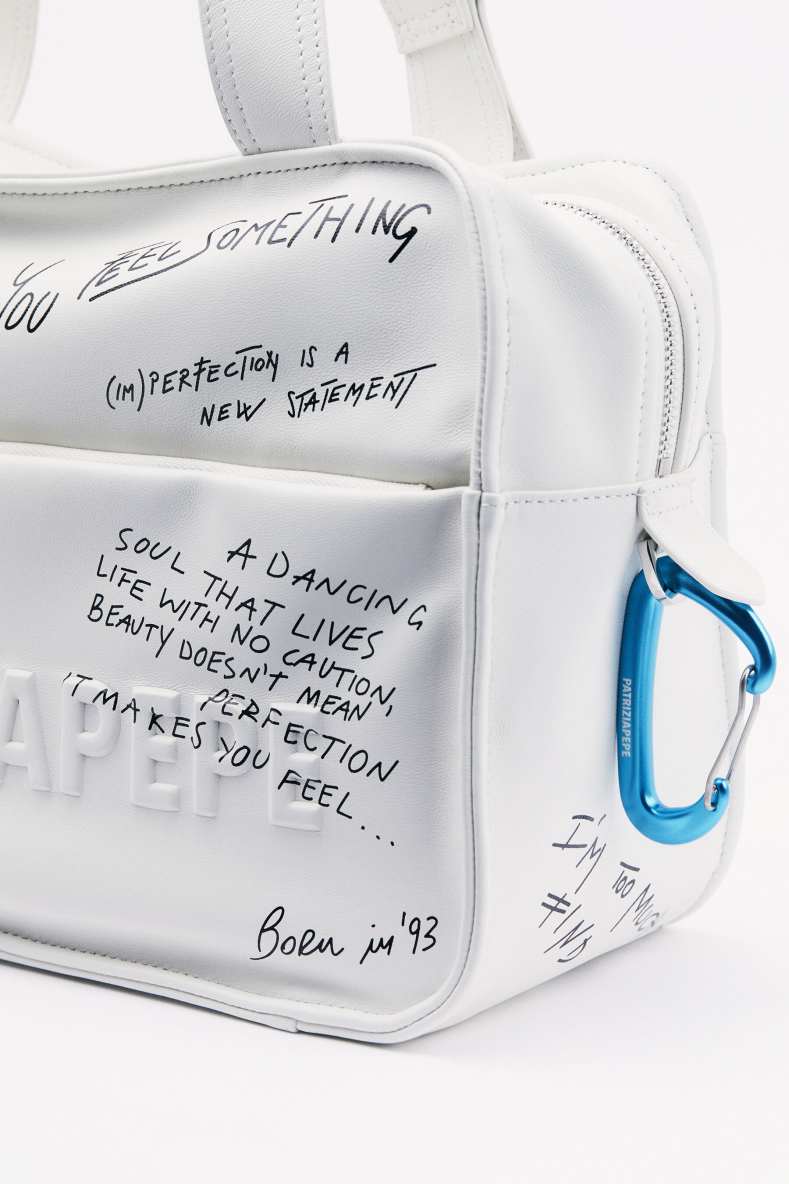 (IM)PERFECTION shopping bag in leather with calligraphic print, White, Patrizia Pepe