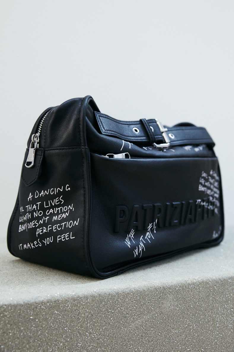(IM)PERFECTION shopping bag in leather with calligraphic print, Black, Patrizia Pepe