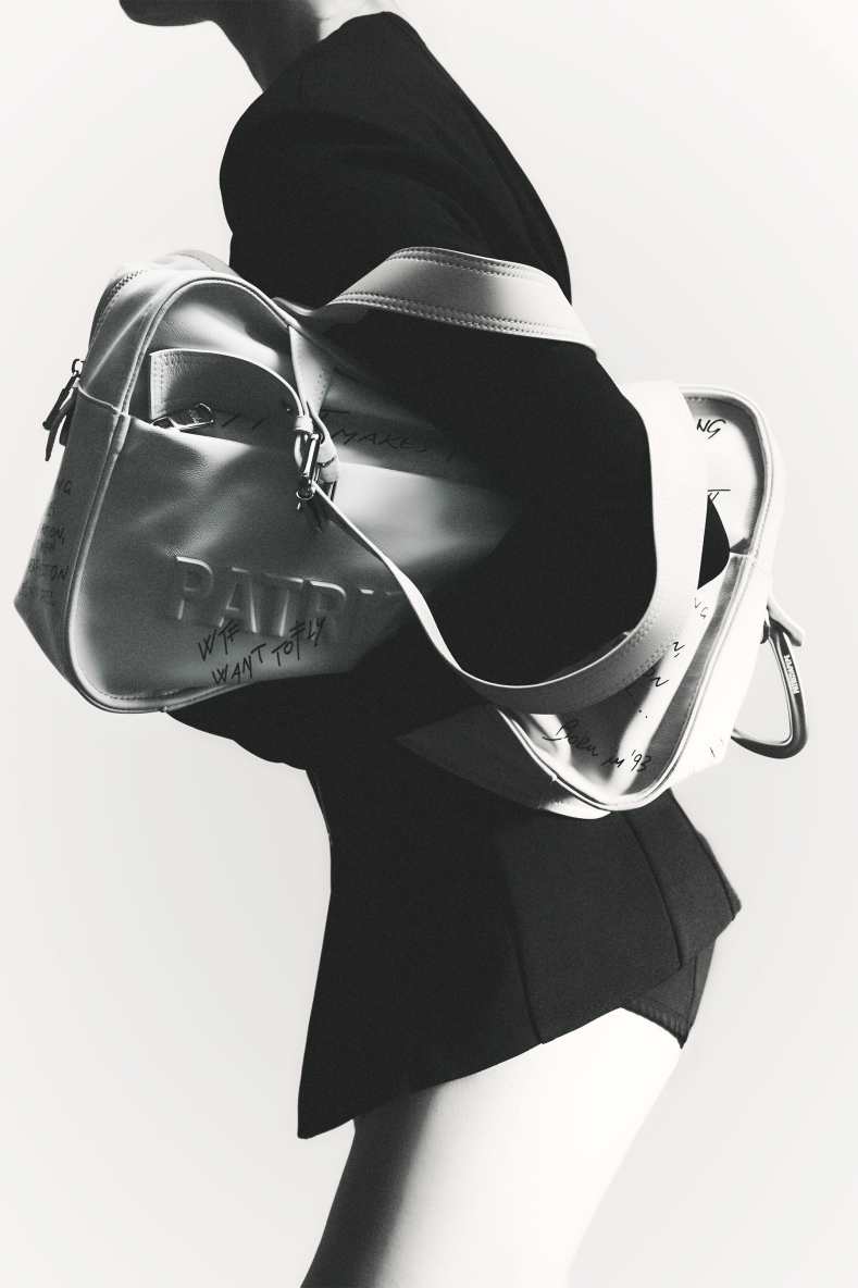 (IM)PERFECTION shopping bag in leather with calligraphic print, White, Patrizia Pepe