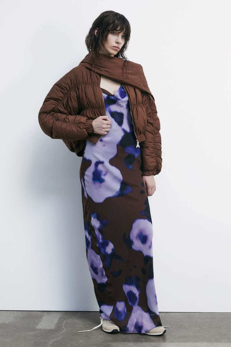 Short oversized down jacket with removable scarf, Brown, Patrizia Pepe