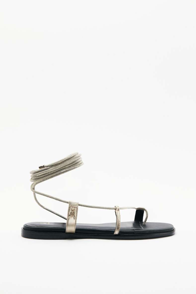 Square Essential Fly laminated flat thong sandals, Gold, Patrizia Pepe
